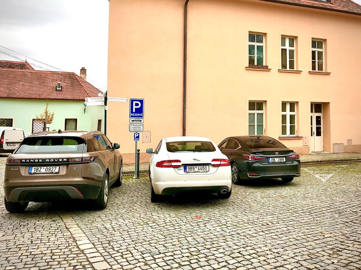 Boutique Apartments U Rolanda, Mikulasske Namesti Znojmo Exterior photo