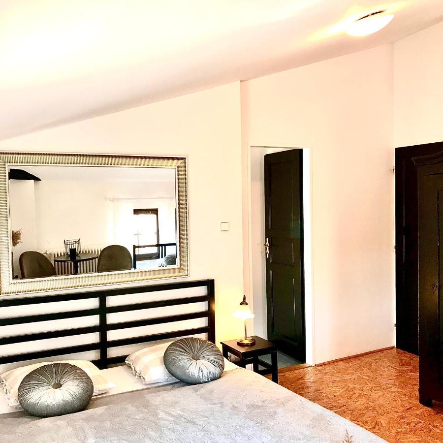 Boutique Apartments U Rolanda, Mikulasske Namesti Znojmo Exterior photo